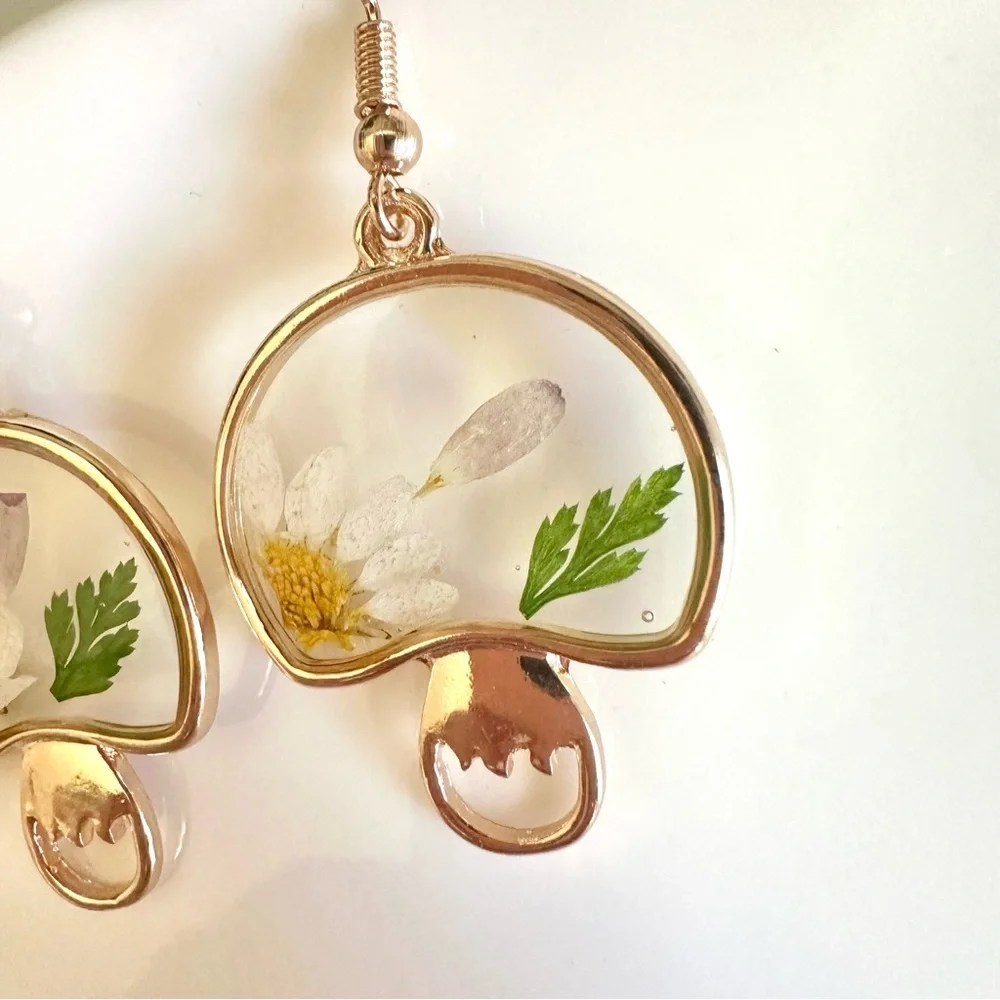 2/$30🌵 Real Dried Pressed Flowers Leaves Mushroom Earrings Daisy Jewelry NEW